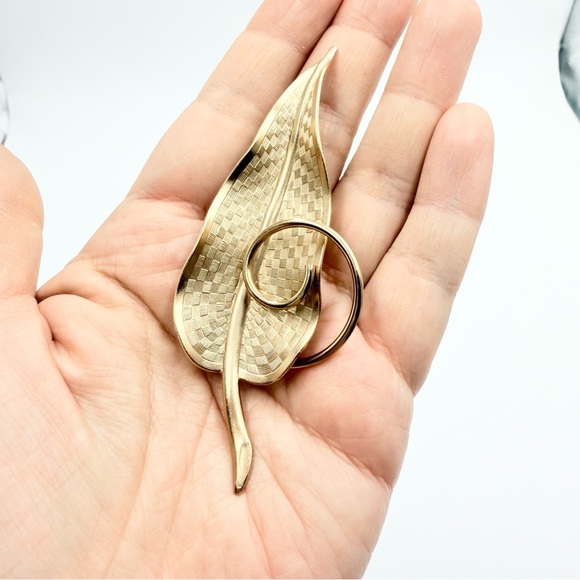 Vintage Gold Tone Leaves Flower Bow Tie Brooches Lot - Picture 4 of 8